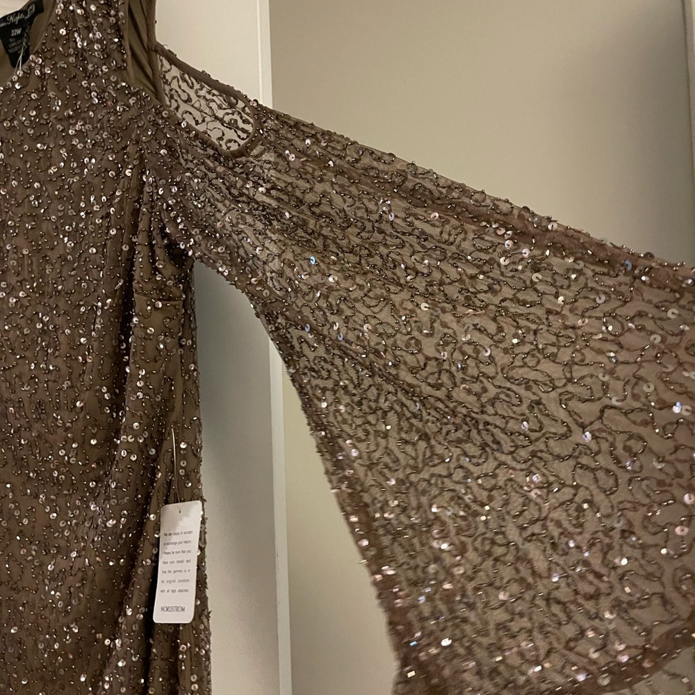 Party or wedding guest beaded dress. Flowing sleeves. Runs small. Fits like 18W - Picture 3 of 3